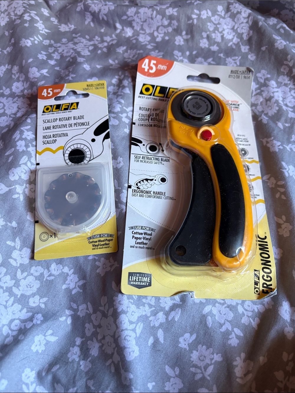 45mm Ergonomic Rotary Cutter in Yellow & Black